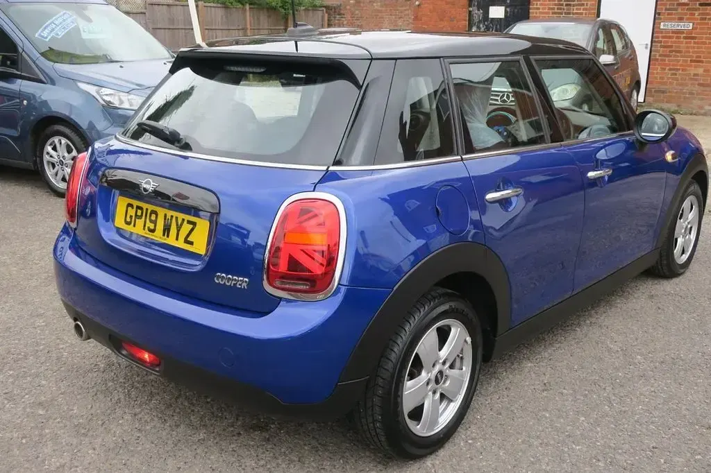 Used Mini Cooper Classic 136 HP (100 kW) 2019 Blue Hatchback