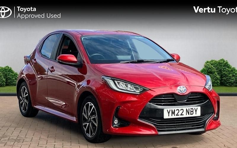 Used 2025 Toyota Yaris Hybrid Design Hatchback | £15,003 (Super price) - Image 1/4