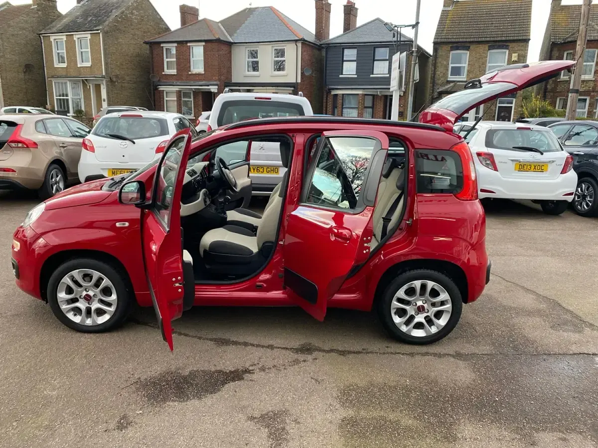Used Fiat Panda Lounge 69 HP (50 kW) 2012 Red Hatchback