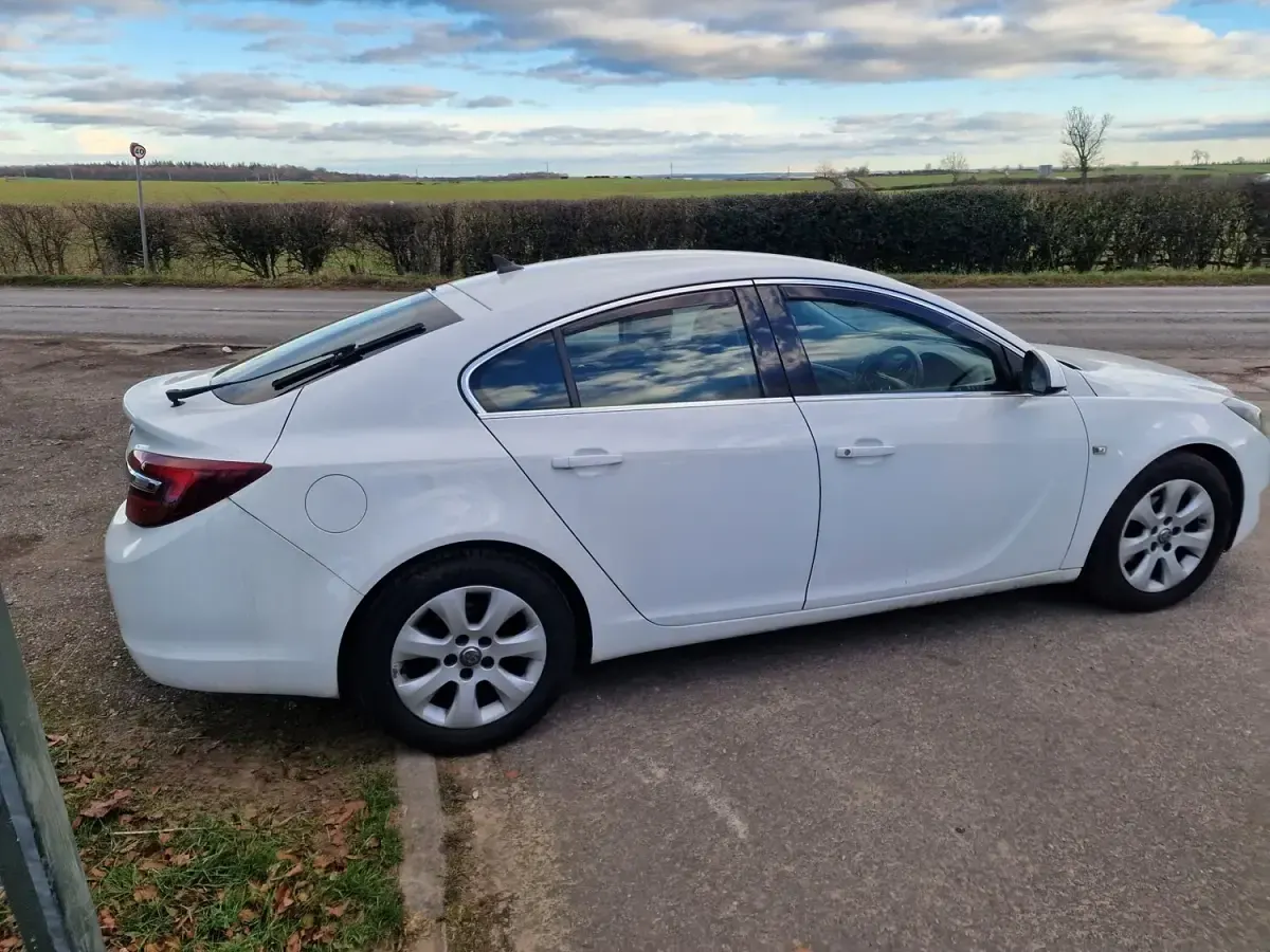 Used Vauxhall Insignia 2016 White Hatchback
