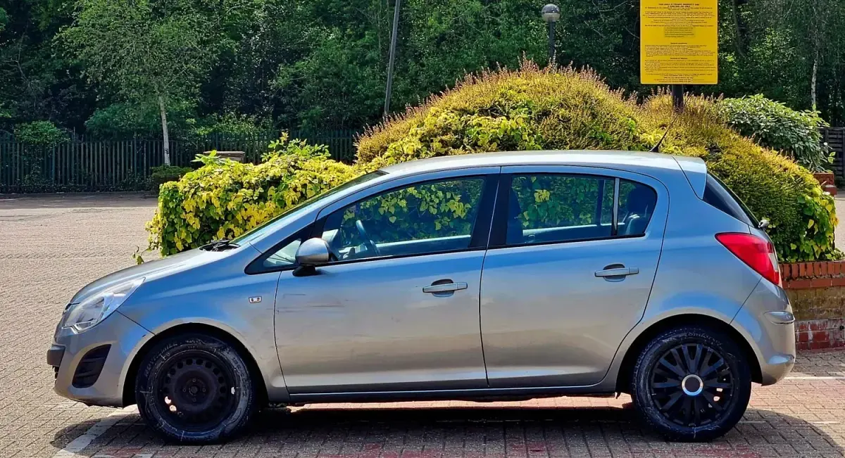 Begagnad Vauxhall Corsa 80 HK (58 kW) 2013 Silver Halvkombi