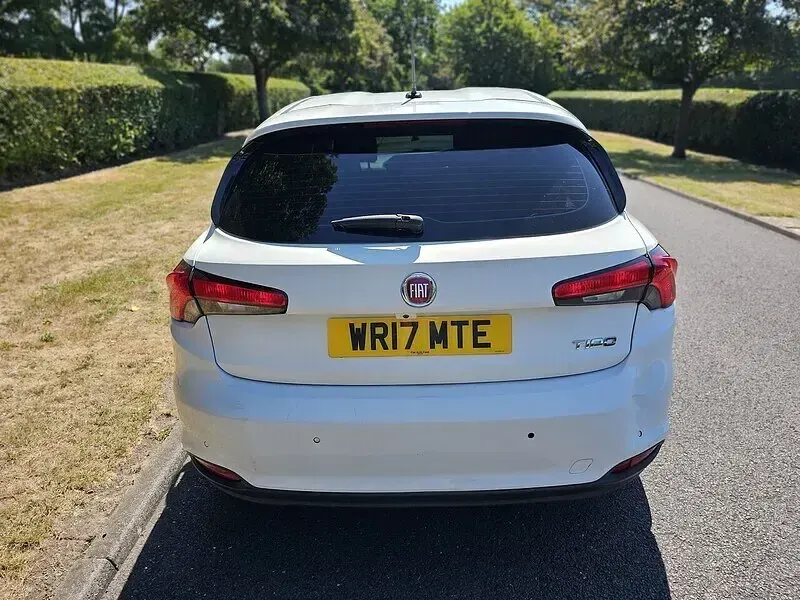 Used Fiat Tipo Lounge 2017 White Hatchback