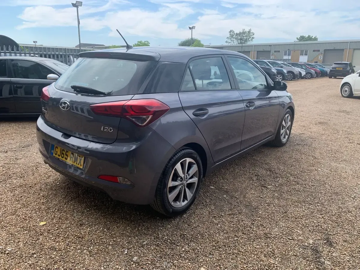 Used Hyundai i20 SE 84 HP (61 kW) 2015 Grey Hatchback