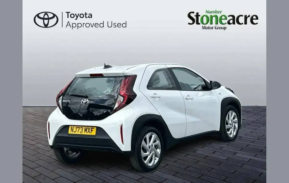 Used Toyota Aygo X PURE 72 HP (52 kW) 2023 White SUV