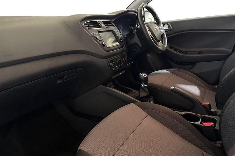 Used Hyundai i20 SE 84 HP (61 kW) 2020 Black Hatchback