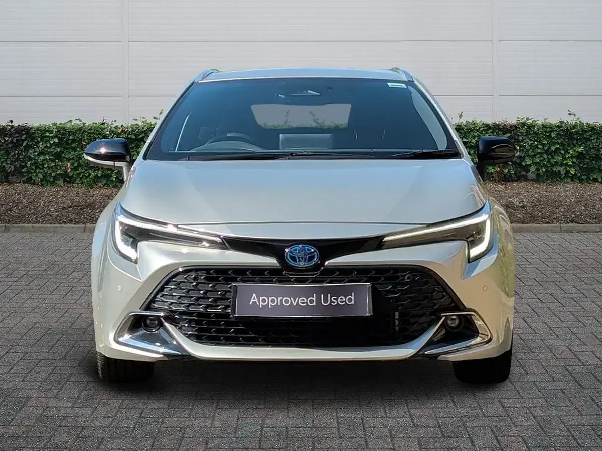 Used Toyota Corolla Design 140 HP (102 kW) 2025 Silver Estate