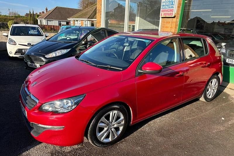 Used Peugeot 308 Active 100 HP (73 kW) 2014 Red Hatchback