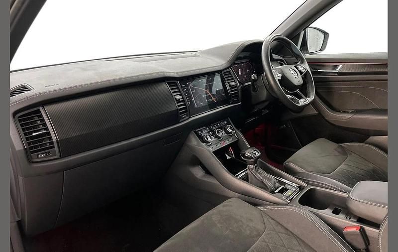 Used Skoda Kodiaq SportLine 147 HP (108 kW) 2022 Moon white metallic SUV