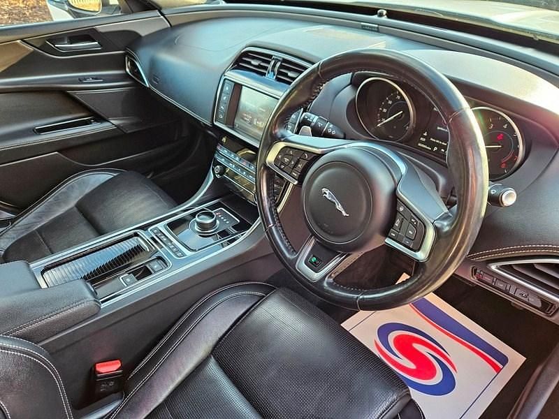 Used Jaguar XE R-Sport 200 HP (147 kW) 2018 White Sedan