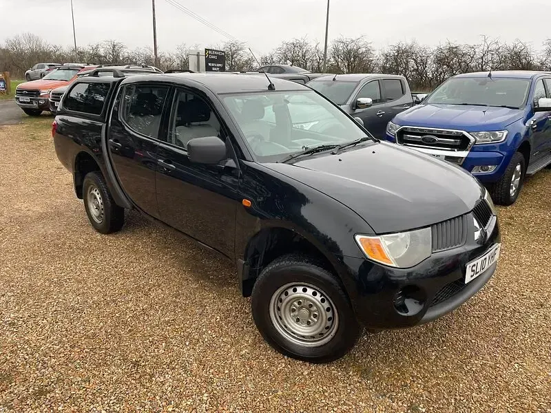 Used Mitsubishi L200 134 HP (98 kW) 2010 Black Pickup