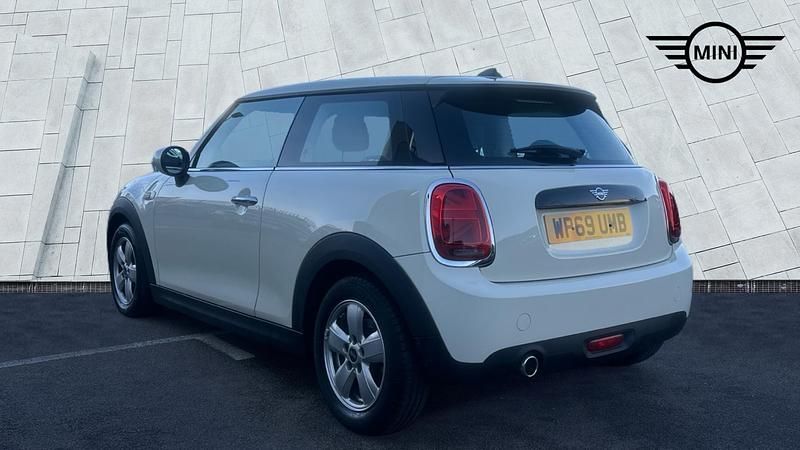 Begagnad Mini Cooper Classic 134 HK (98 kW) 2020 Vit Halvkombi