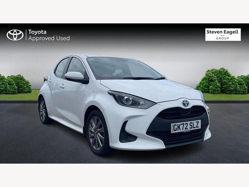 Used Toyota Yaris Hybrid 114 HP (83 kW) 2022 White Hatchback