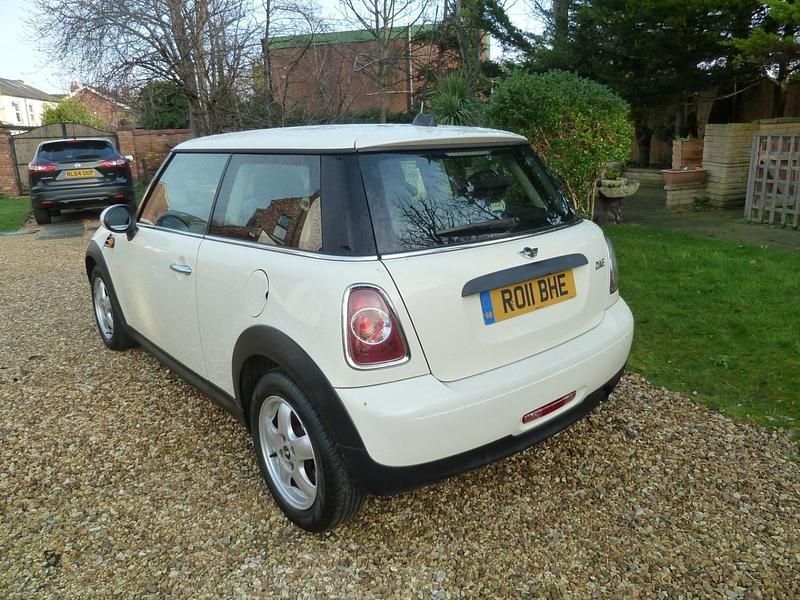 Used Mini ONE Hatch 2011 White Hatchback