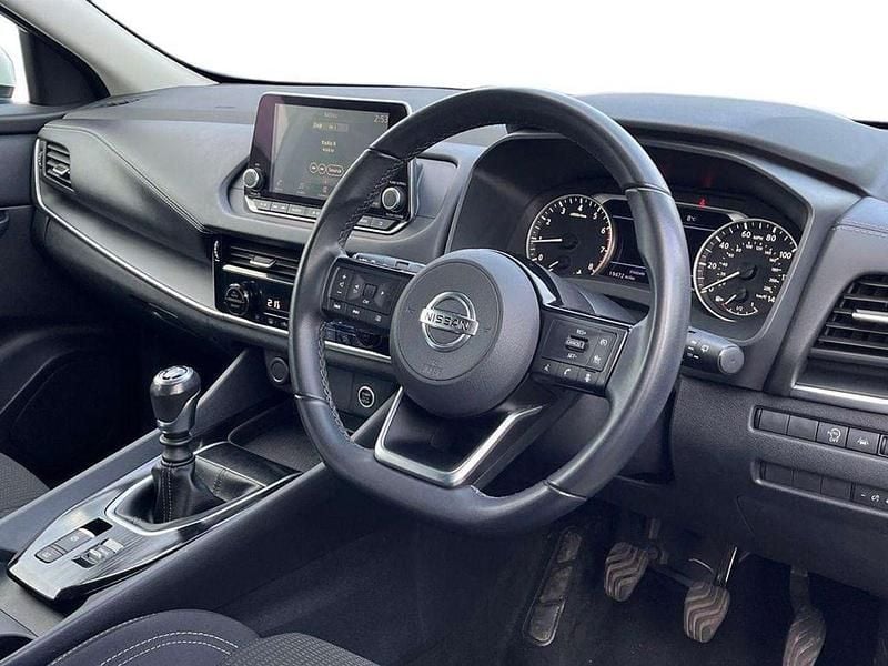 Used Nissan Qashqai Acenta Premium 155 HP (114 kW) 2021 White SUV