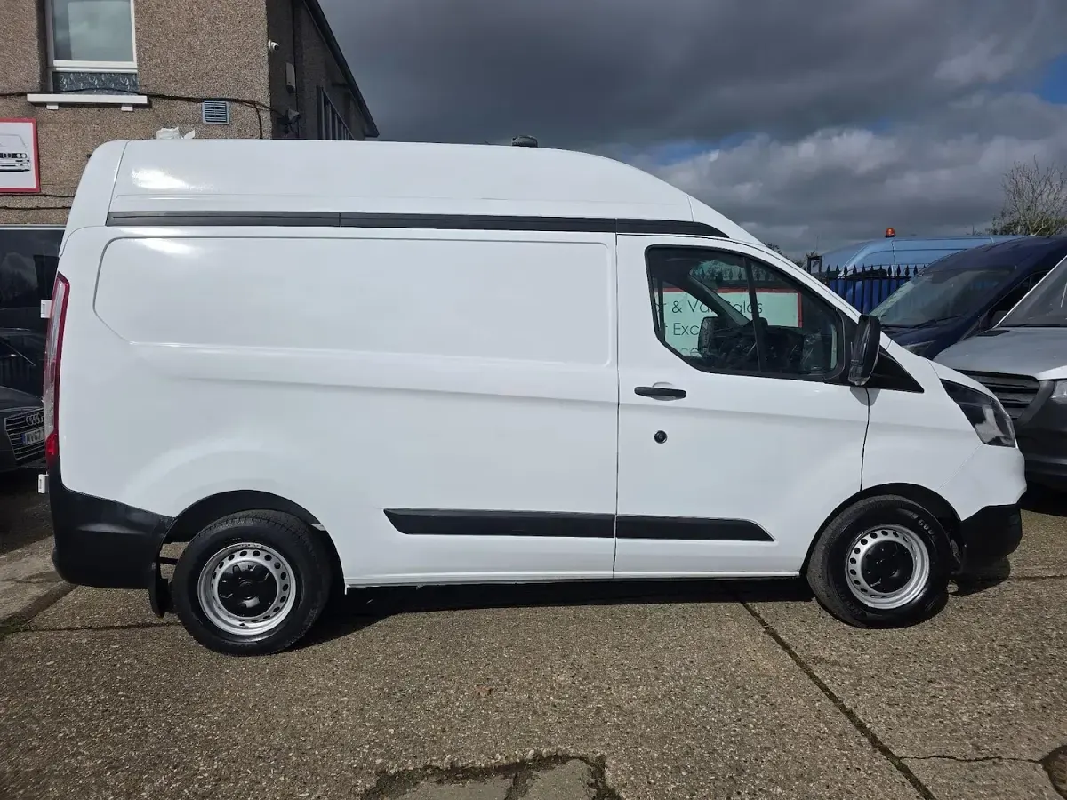 Used Ford Transit Custom 105 HP (77 kW) 2019 White Van