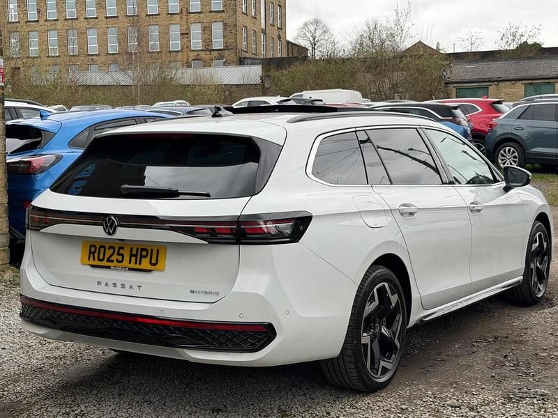 Begagnad VW Passat Elegance 2025 Vit Kombi