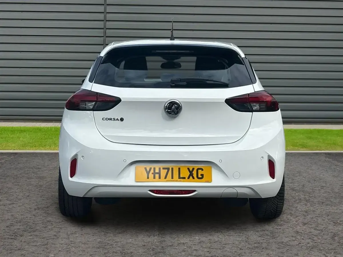 Used Vauxhall Corsa-e 98 kW (134 HP) 2021 White Hatchback