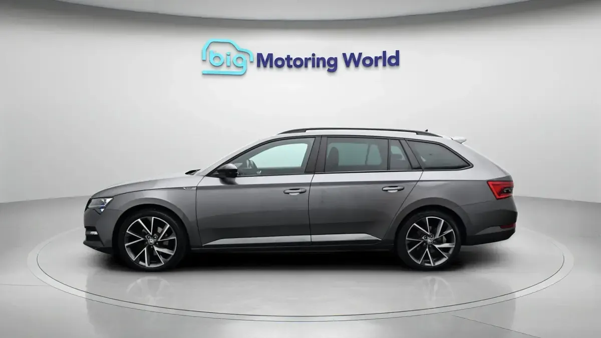 Used Skoda Superb SportlinePlus 215 HP (158 kW) 2023 Grey Estate