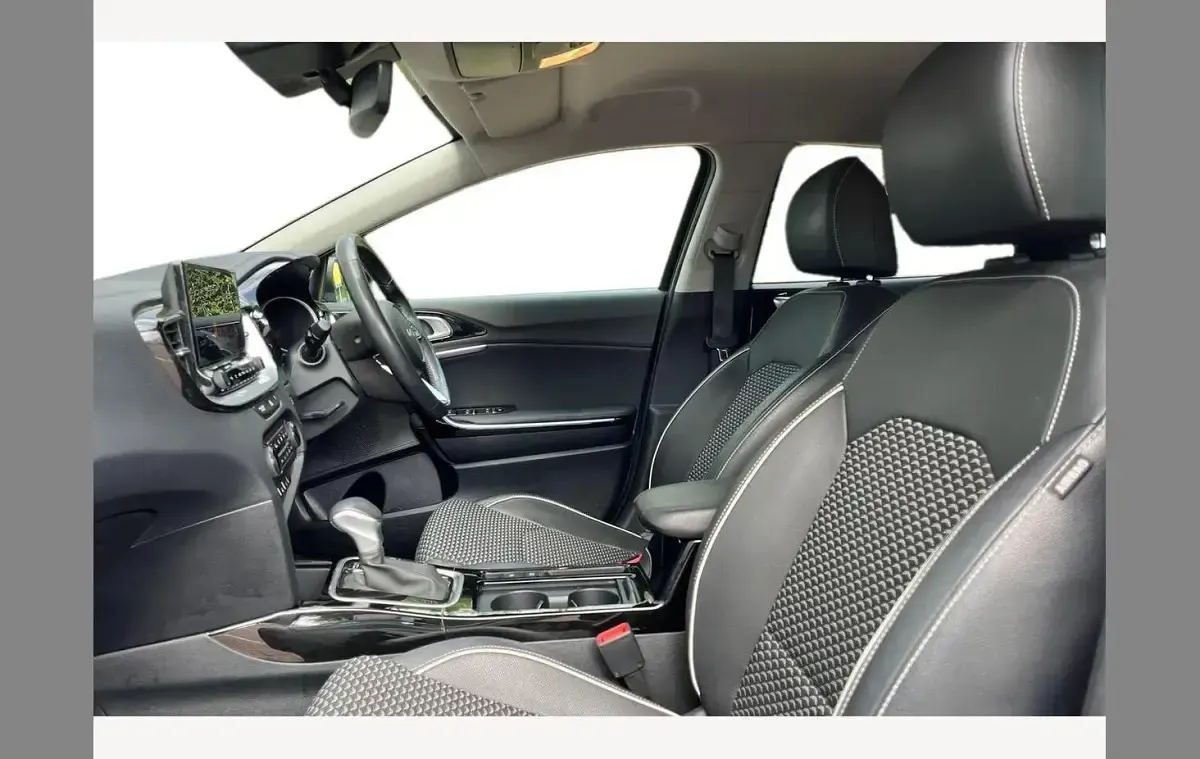 Used Kia XCeed 138 HP (101 kW) 2024 Grey SUV