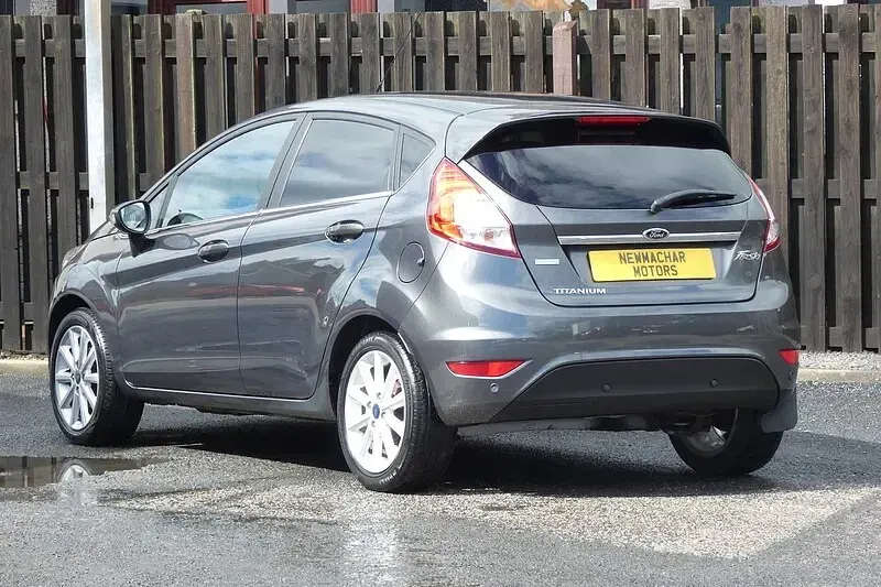 Used Ford Fiesta Titanium 100 HP (73 kW) 2016 Grey Hatchback