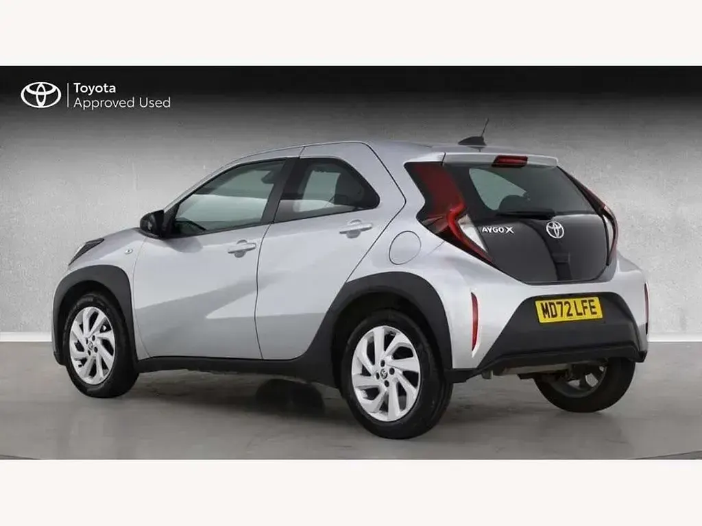 Used Toyota Aygo X PURE 72 HP (52 kW) 2023 Silver SUV