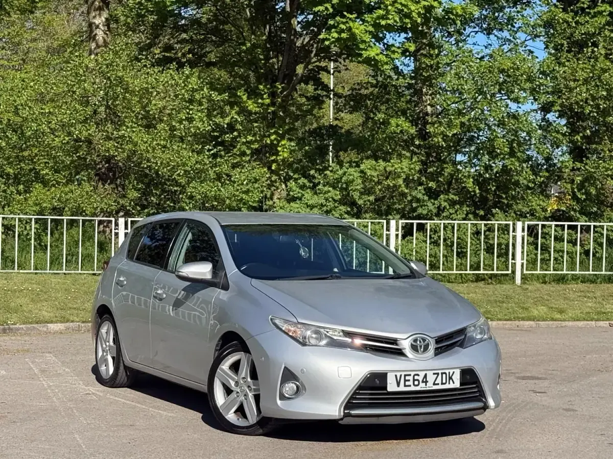 Usado Toyota Auris 2014 Prateado Citadino