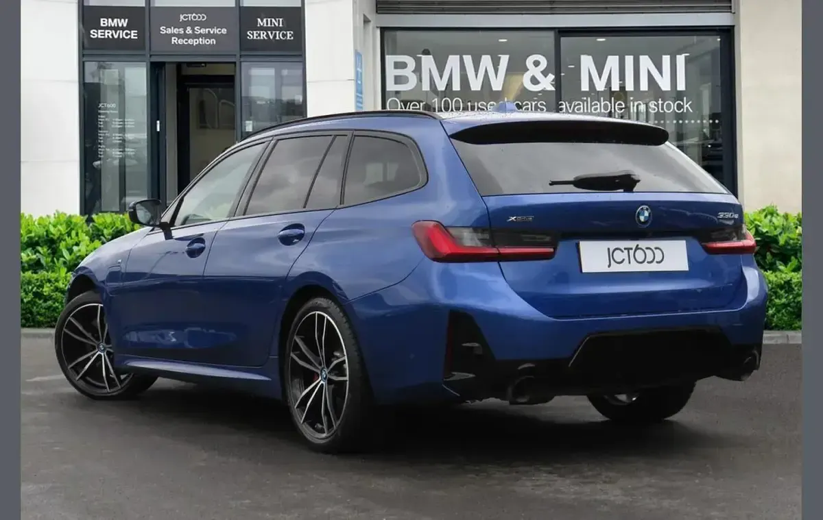 Used BMW 330e M Sport 288 HP (211 kW) 2024 Blue Estate