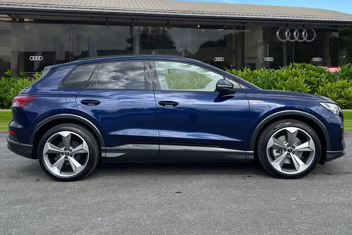 New Audi Q4 e-tron Black Edition 210 kW (286 HP) 2026 SUV