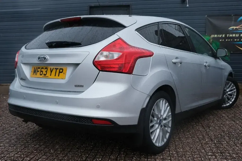Used Ford Focus Zetec 100 HP (73 kW) 2013 Silver Hatchback