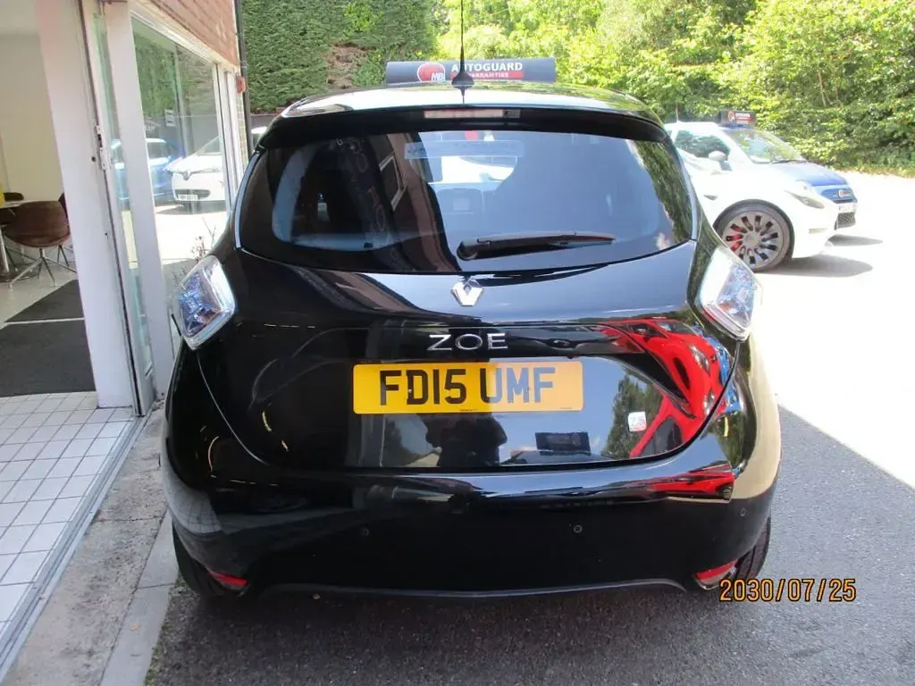Used Renault Zoe Dynamique 64 kW (88 HP) 2015 Black Hatchback