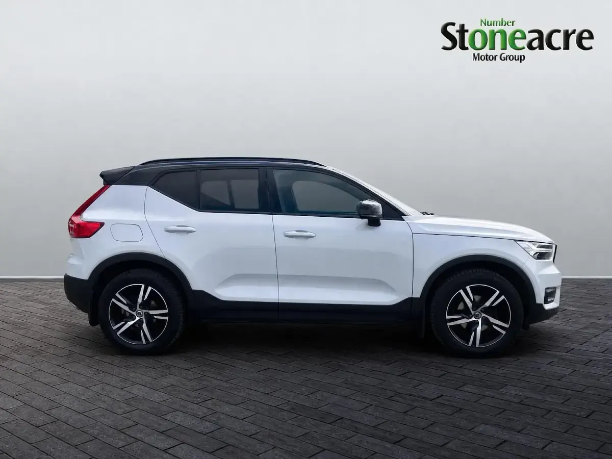 Used Volvo XC40 R-Design 163 HP (119 kW) 2020 Silver SUV