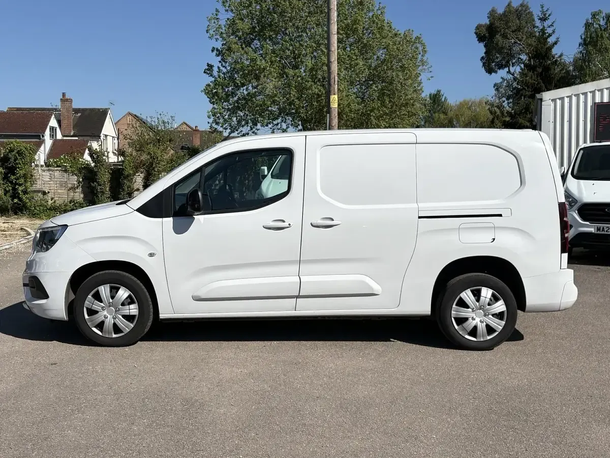 Used Vauxhall Combo 100 HP (73 kW) 2023 White MPV