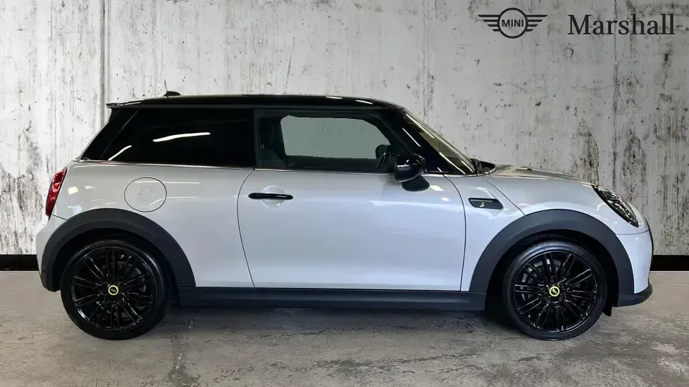 Used Mini Cooper S Level 2 135 kW (184 HP) 2021 White silver Hatchback