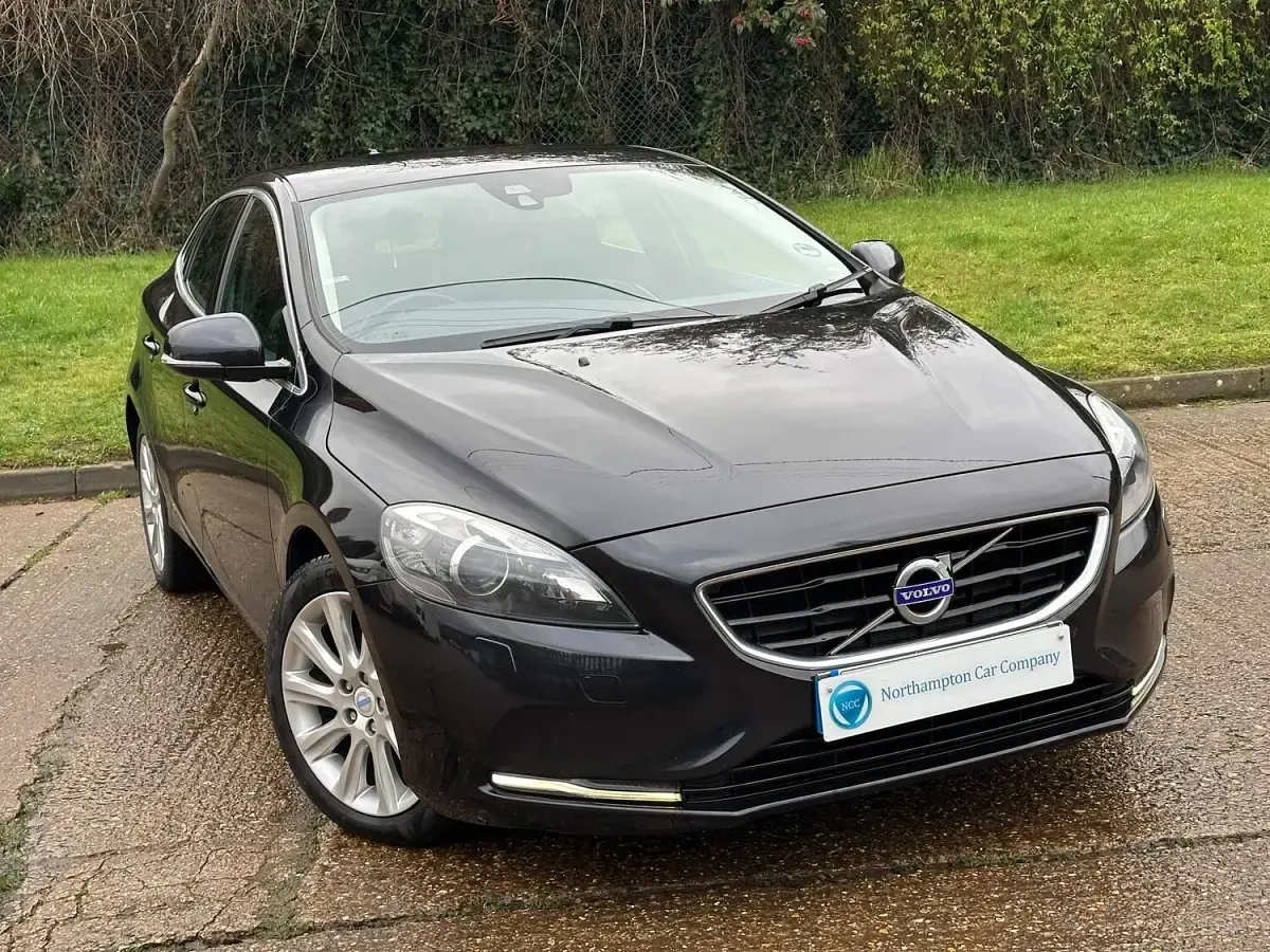 Used Volvo V40 SE Lux 2012 Black Hatchback