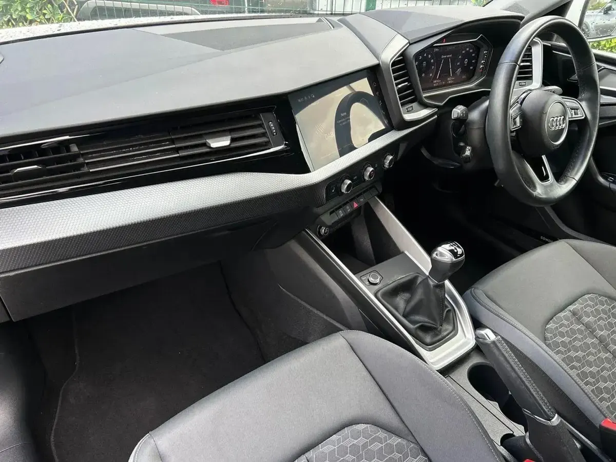 Used Audi A1 Sportback Sport 95 HP (69 kW) 2023 White Hatchback