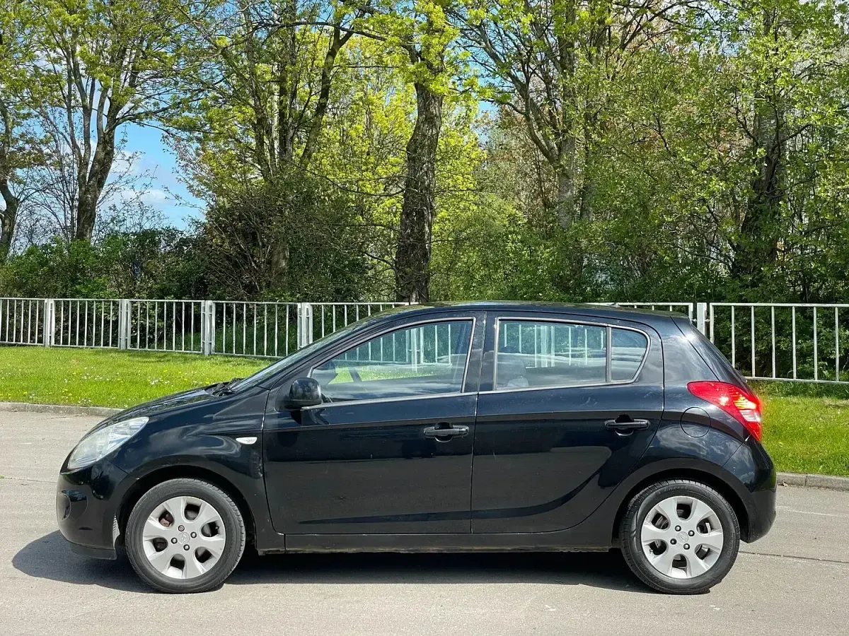 Used Hyundai i20 Comfort 101 HP (74 kW) 2010 Black Hatchback
