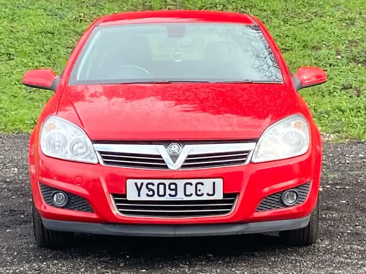Używany Vauxhall Astra Active 140 KM (102 kW) 2009 Czerwony Hatchback