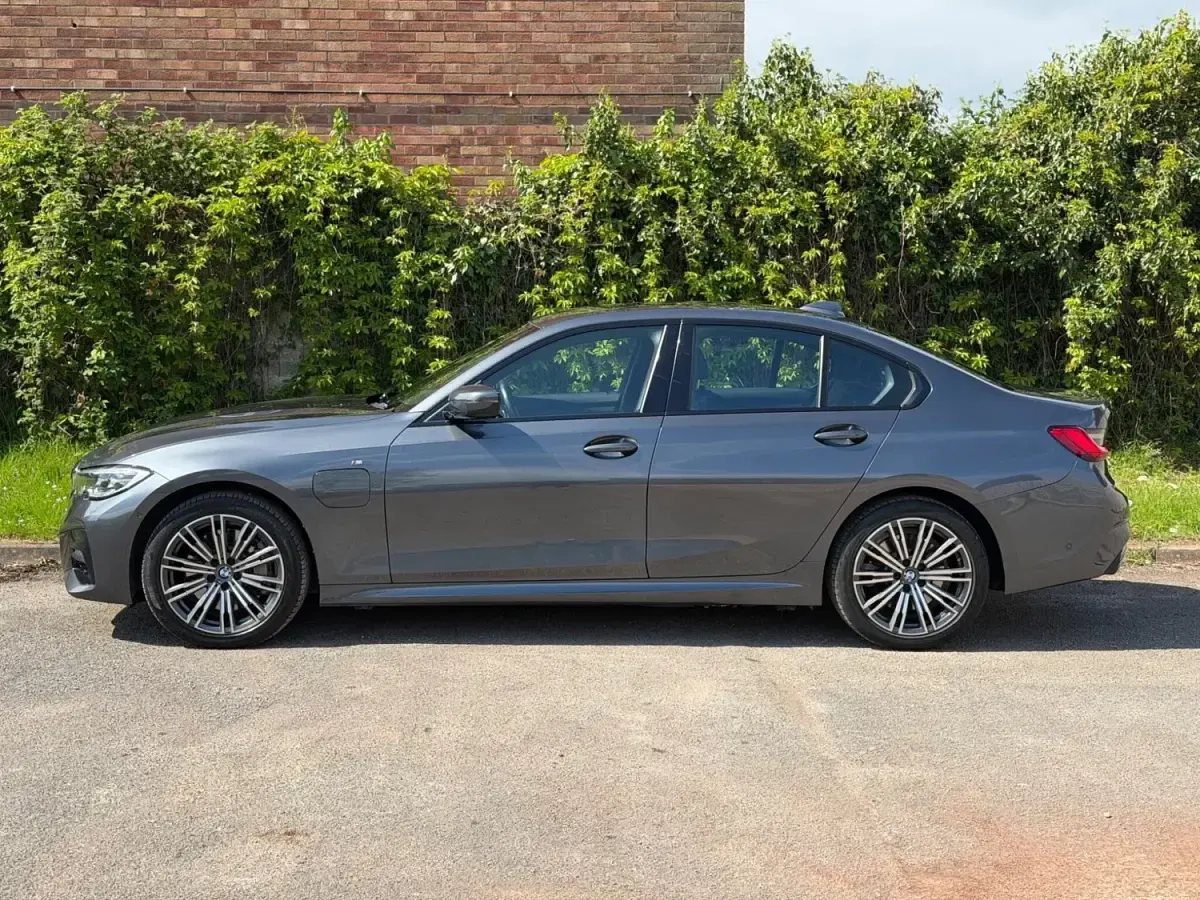 Begagnad BMW 330e M Sport 2019 Grå Sedan