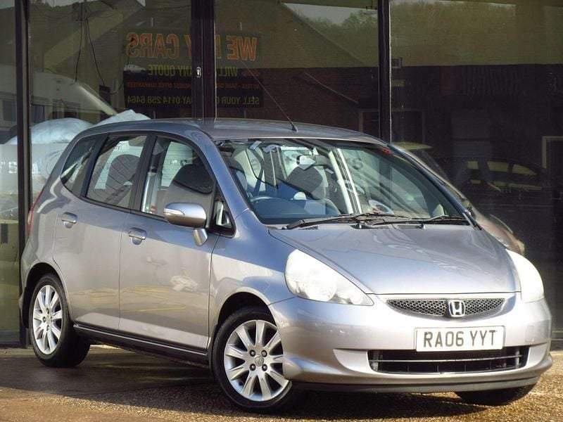 Used Honda Jazz SE 83 HP (61 kW) 2006 Silver Hatchback