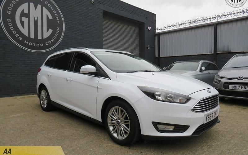 Used Ford Focus Zetec 120 HP (88 kW) 2017 White Estate