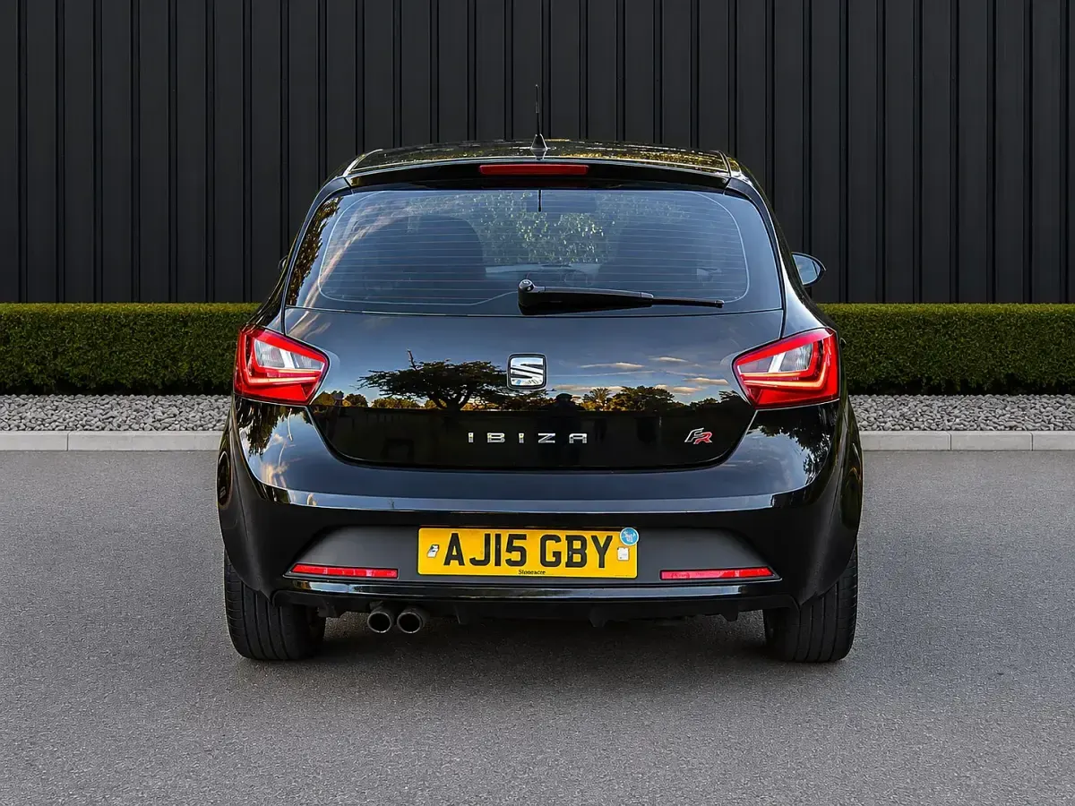 Usado Seat Ibiza FR 105 HP (77 kW) 2015 Preto Citadino