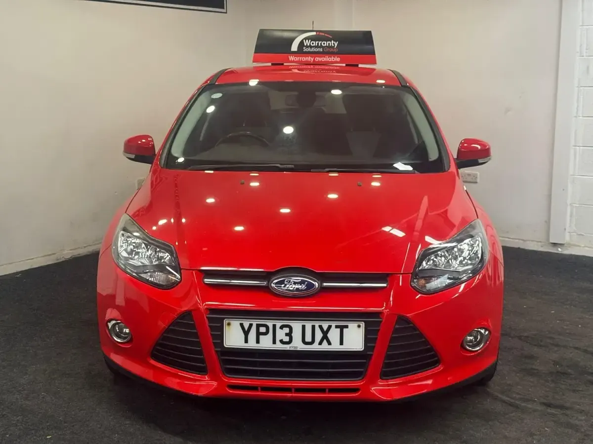 Used Ford Focus Zetec 125 HP (91 kW) 2013 Red Hatchback