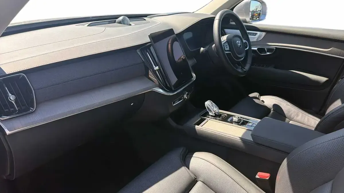 Used Volvo XC90 Ultra 455 HP (334 kW) 2025 Silver SUV