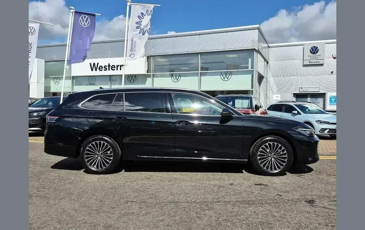 New VW Passat Elegance 204 HP (150 kW) 2026 Black Estate