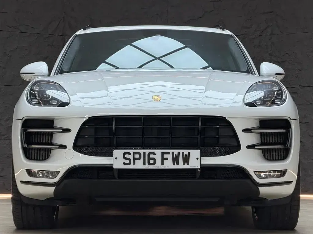 Used Porsche Macan Turbo 400 HP (294 kW) 2016 White SUV