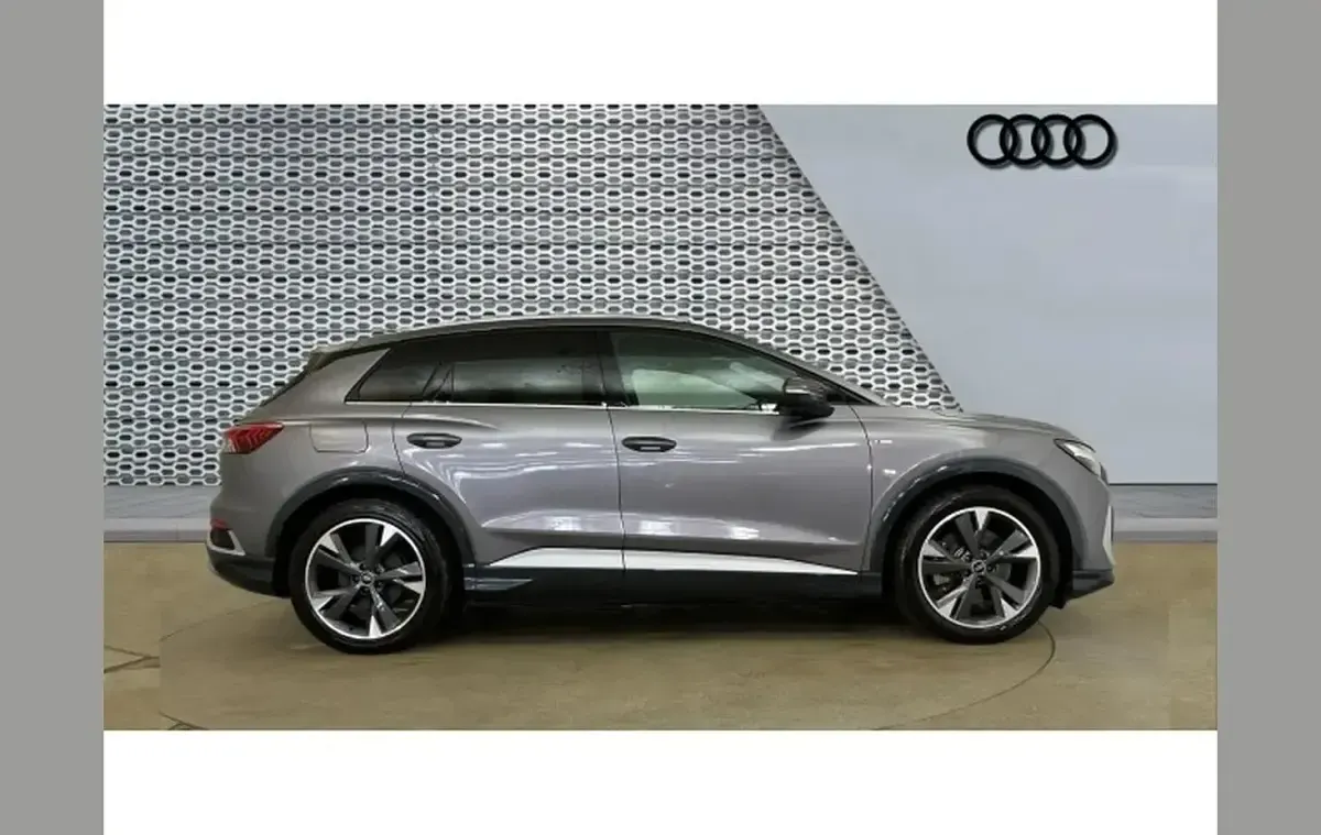 Używany Audi Q4 e-tron S-Line 219 kW (299 KM) 2022 Szary SUV