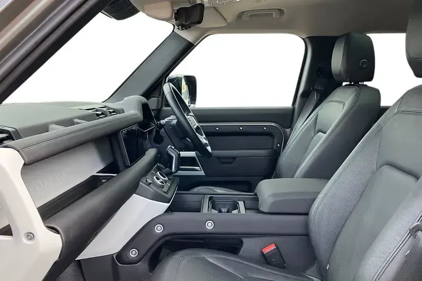 Used Land Rover Defender 400 HP (294 kW) 2024 Silicon silver Estate