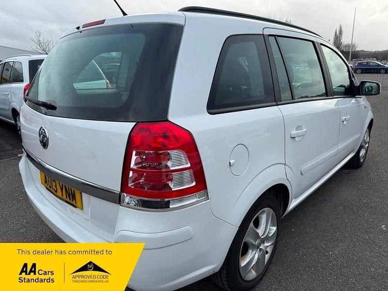 Second-hand Vauxhall Zafira 115 CP (84 kW) 2013 Alb Monovolum