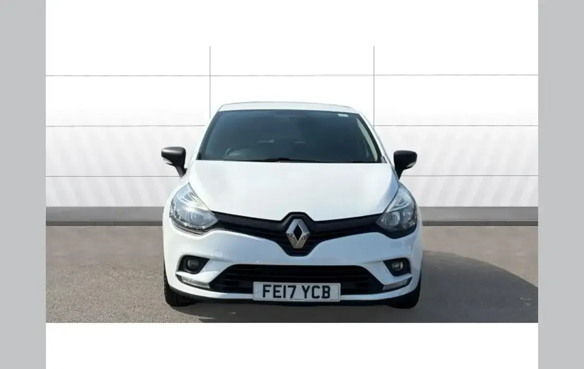 Used Renault Clio Play 73 HP (53 kW) 2017 White Hatchback
