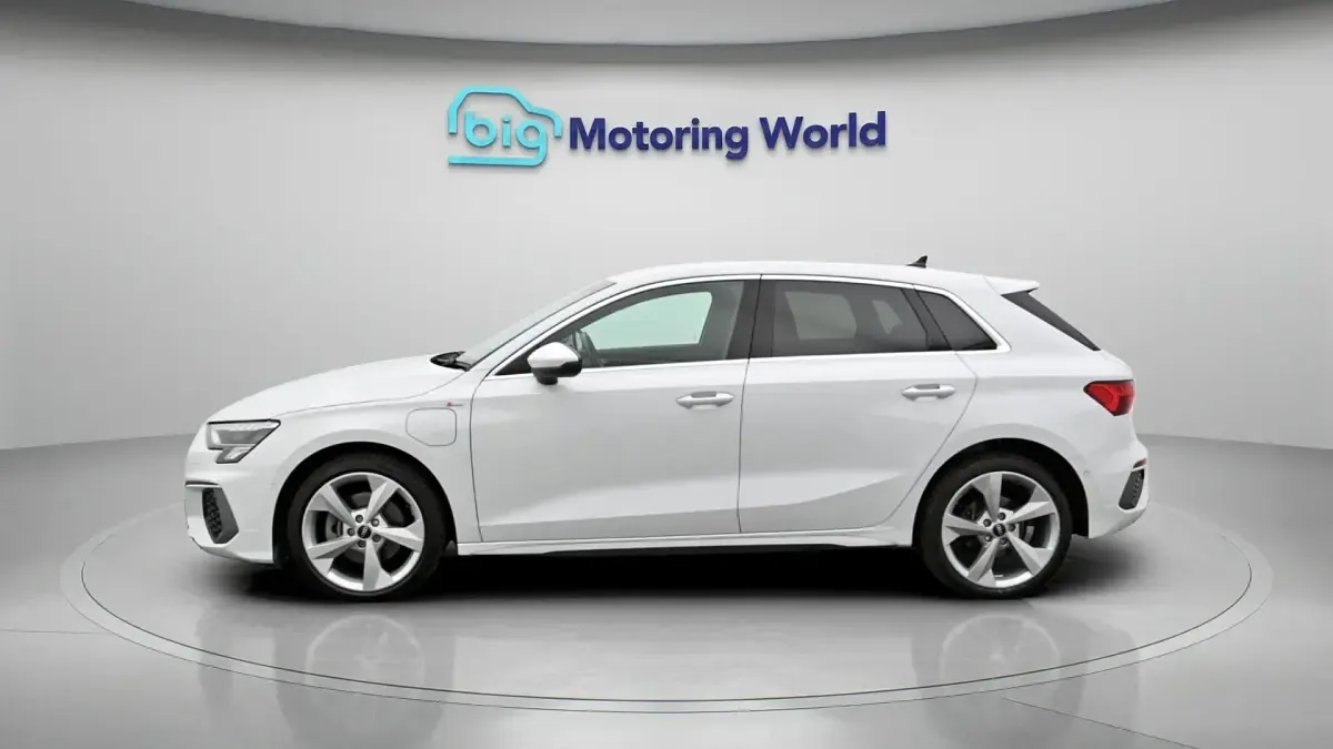 Used Audi A3 Sportback e-tron S-Line 201 HP (147 kW) 2023 White Hatchback